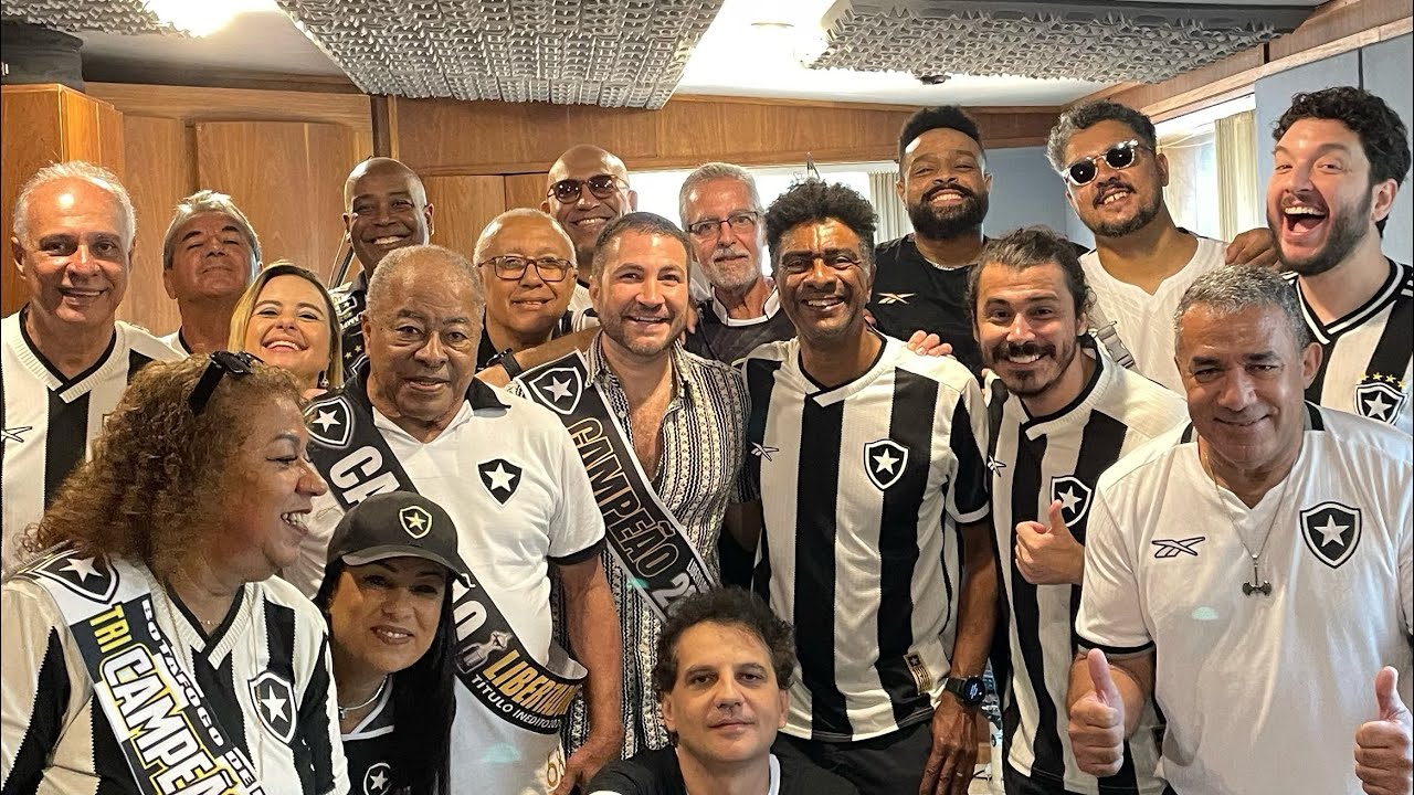 VÍDEO: cantor botafoguense, Leo Russo cumpre promessa e lança clipe regravando ‘Botafogo campeão’, sucesso de Beth Carvalho VÍDEO: cantor botafoguense, Leo Russo cumpre promessa e lança clipe regravando ‘Botafogo campeão’, sucesso de Beth Carvalho