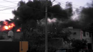 preview picture of video 'Incendio en fábrica de calzado, Huentitan El Bajo'