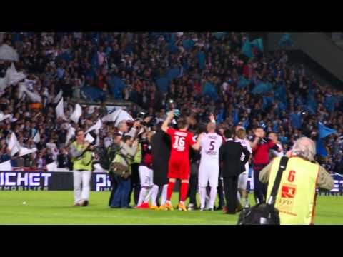 Cédric Yambéré fête la victoire avec toute l'equipe et le Stade Lescure en délire !!!