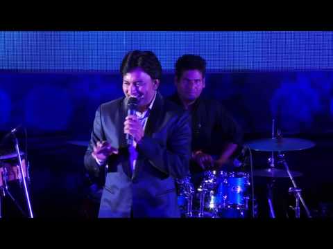 Rukh se zara naqab utha do