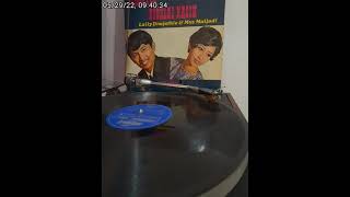 Download lagu 1. Saputangan - Sedetik Dibelai Kasih - Side 1 mp3 Download lagu 1. Saputangan - Sedetik Dibelai Kasih - Side 1 mp3