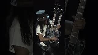 Download lagu Guns N' Roses - Knockin' On Heaven's Door - Slash Guitar Solo 2 (LIVE) mp3