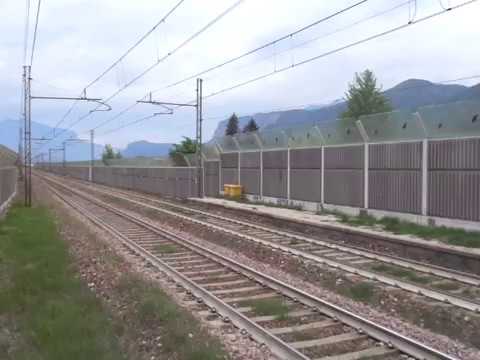 23.04.2019. TRENO RGV 2958 CON PILOTA MAZINGA IN NUOVA LIVREA TRENITALIA IN TANSITO A LAIVES (BZ).