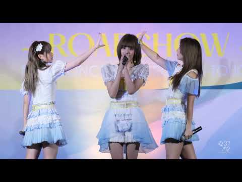 BNK48 Phukkhom - มนต์รักจิ้งหรีด @ BNK48 Sayonara Crawl Roadshow [Fancam 4K 60p] 220724