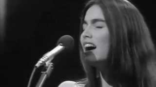 Emmylou Harris - ( you never can tell ) C&#39;est la vie (1977)