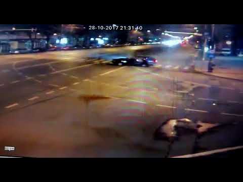 Iasi: ACCIDENTUL din Pacurari – imagini cu momentul impactului – VIDEO Iasi: ACCIDENTUL din Pacurari – imagini cu momentul impactului – VIDEO