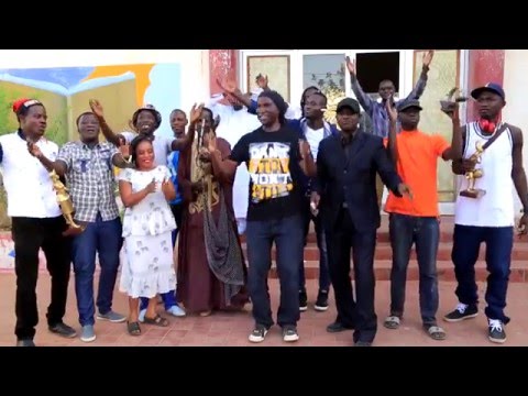 Maxi Krezy - Njareem_Massa_Coono (clip officiel) ft Idrissa Diop