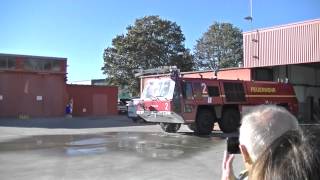 preview picture of video 'Werksfeuerwehr Flughafen Memmingerberg läßt es spritzen!'