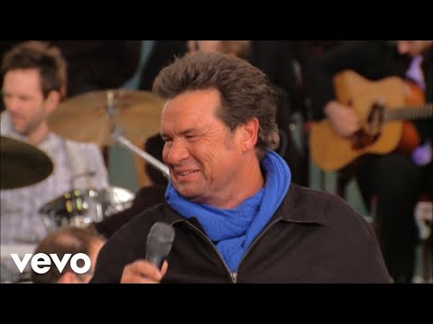 Bill & Gloria Gaither - Somebody's Comin' [Live] ft. Russ Taff