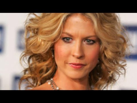Jenna Elfman Bikini