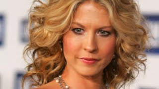 Jenna Elfman , 53 , Shows Her Huge Size In New Bikini Photos
