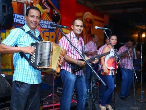 Es mi bonita - Nenito Vargas y los plumas negras en vivo