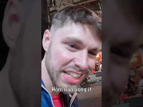 Bebendo com a dona da Bia Hoi