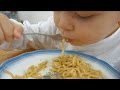 LITTLE KIDS EATING NOODLES