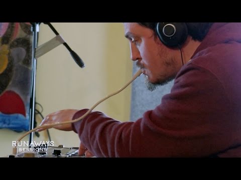 Runaways Sessions Season II, Ep. III - Chui