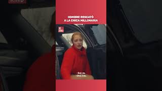 Fugitiva se esconde en el baño de hombres