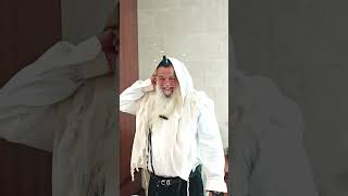 האם ניתן לאכול מצה בליל שבת של ערב פסח? (הרב יגאל כהן) - התמונה מוצגת ישירות מתוך אתר האינטרנט יוטיוב. זכויות היוצרים בתמונה שייכות ליוצרה. קישור קרדיט למקור התוכן נמצא בתוך דף הסרטון