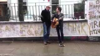 Chris Evans and Kelly Jones surprise drivers by busking &#39;I