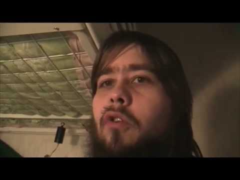 pelaamassa + lataan videoo