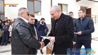 Նոր թաղամաս Արցախի Մարտունի քաղաքում. ու՞մ է բնակարանի բանալիներ հանձնել Բակո Սահակյանը