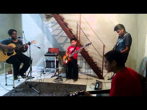 Perfume a tus pies (cover here is the lion)