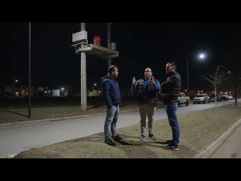 SE COMPLETÓ LA OBRA DE ILUMINACIÓN LED DEL PARQUE LINEAL SOBRE AVENIDA BARRACCHIA EN LA A.U.