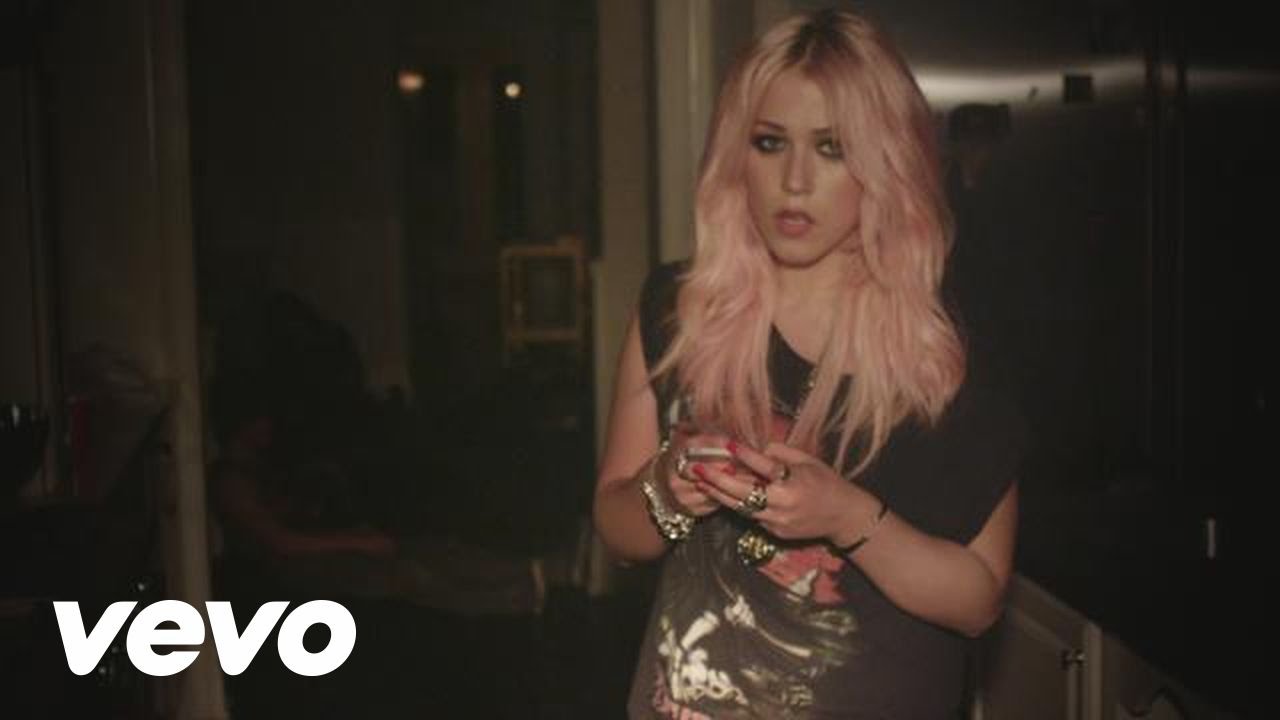 Amelia Lily — Party Over