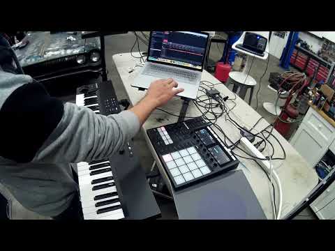 Komplete Kontrol A61: Review And Basic Idea Building In Maschine