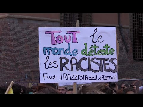 Bologna, la manifestazione contro Salvini