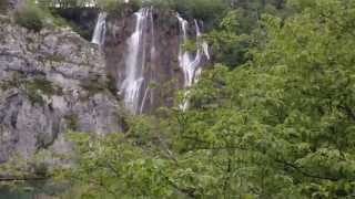 preview picture of video 'Naked Eye Travel - Plitvice Lakes: View over Kaluderovac Lake and to Veliki Slap'