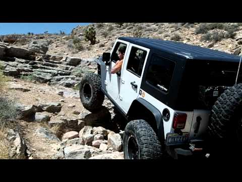 Justin Tests out the Rock Sliders on his JK