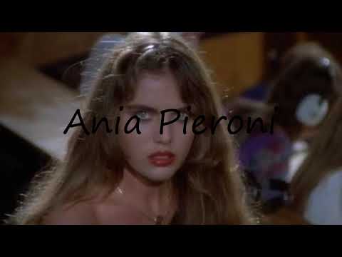 How to Pronounce Ania Pieroni?