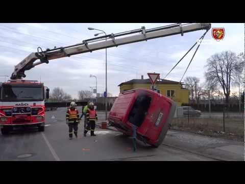18.3.2013 Dopravní nehoda - uvolnění komunikace, odtažení, Ostrava - Vítkovice | HZS MSK
