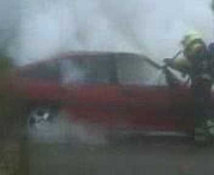 auto in de fik met brandweer blust!!!