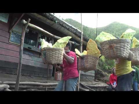 Indonesia volcano adventure - Part 9, Kawah Ijen Sulphur Mines and Acid lake