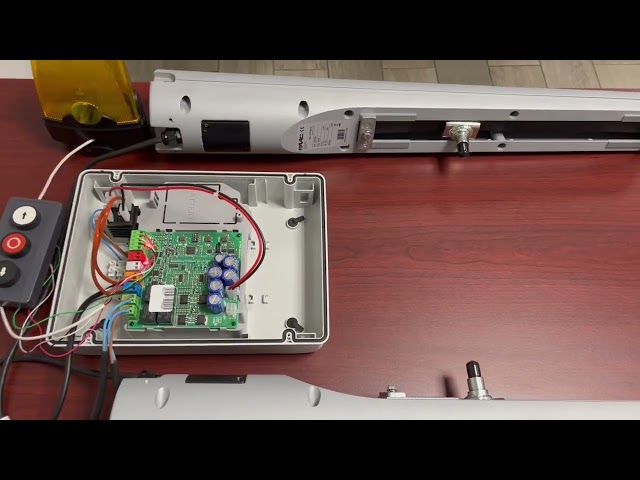 Vídeo relacionado con Central de control tarjeta 230 V automatización deslizante FAAC GENIUS SPRINT JA 382