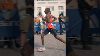 Download lagu 2:02:16 Sebastian Sawe wins Berlin Marathon mp3