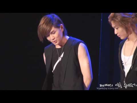 [FANCAM] 100728 SHINee Onew looking at sthg @  Koya Camp Fest