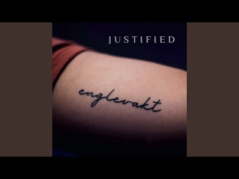 Det Fins En Gud - Justified