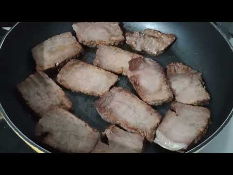 c de sol na manteiga da terra e cebola roxa