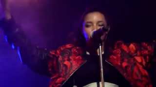 Tinashe (Close up) - Midnight Sun/How Many Times/Far Side of The Moon live
