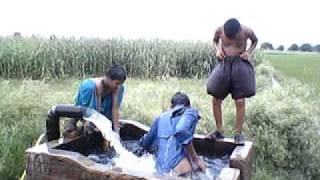 preview picture of video 'taking bath in tube well huhuhu desi bath'