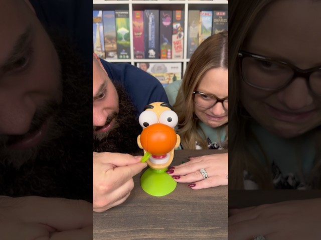 Vídeo relacionado con Goliath Gooey Louie Game - Juego de sacar a los Gooeys de la nariz de Louie - A partir de 4 años, 2-4 jugadores