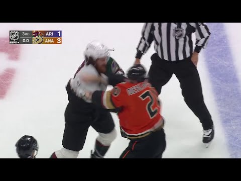 NHL Fight - Coyotes @ Ducks - O'Brien vs Deslauriers - 05/11/2021