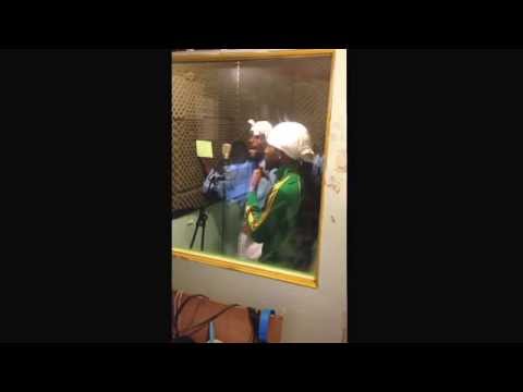 Major mackerel head under deh show time I forget about this video