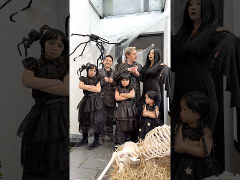 Happy Halloween von der Addams Family Mamiseelen 😍🎃 #shorts #halloween2023