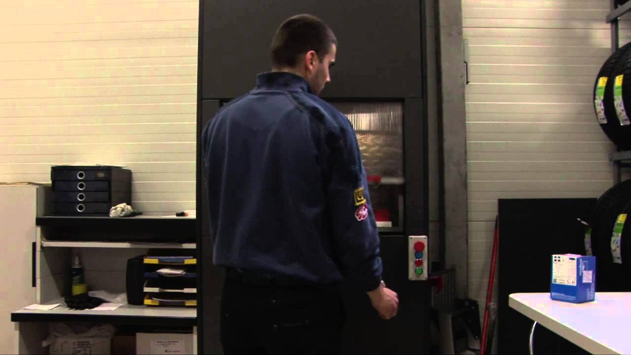 Malo teretni lift u prodavnici auto delova, nosivost: 100kg