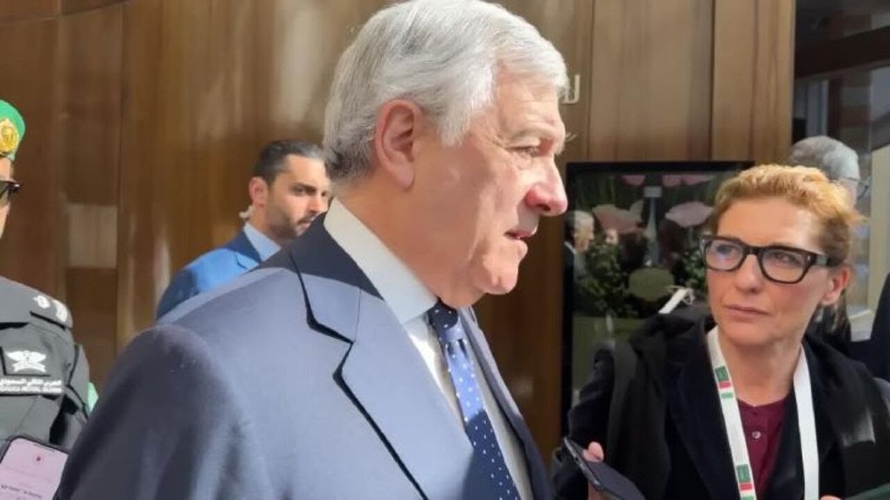 Giornata violenza donne, Tajani: Nessuna deve morire perché qualcuno vuole ammanettare suo amore