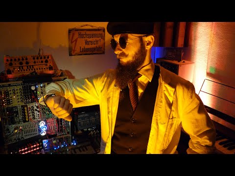 Clock? Does a  synthesizer need a watch? Synthesizer Basics - Sequencer Tutorial