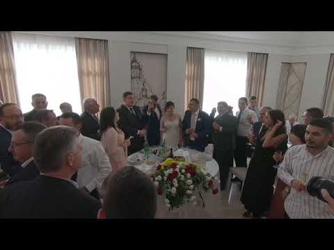 Animazione Matrimoni Travolgente - Divertimento ai tavoli - Musica Francesco Barattucci Showman